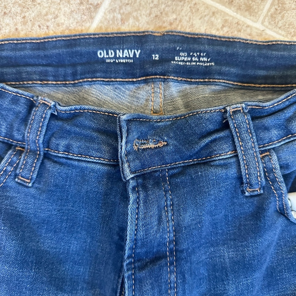 Old Navy Super Skinny Rockstar Ripped Jeans
